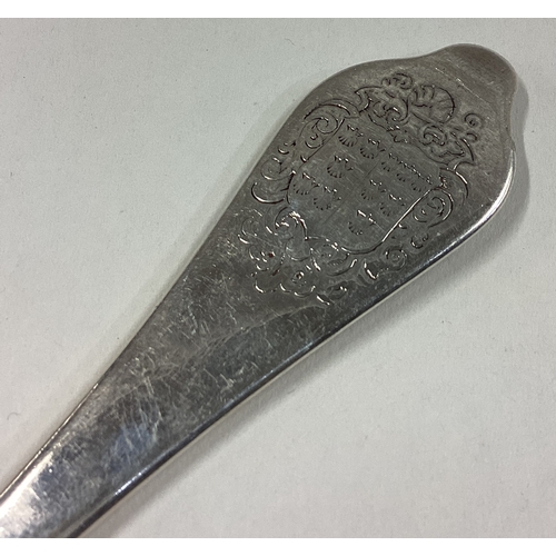 107 - An early 18th Century Queen Anne silver dog nose trefid spoon. Circa 1700. Approx. 72 grams. Est. £1... 