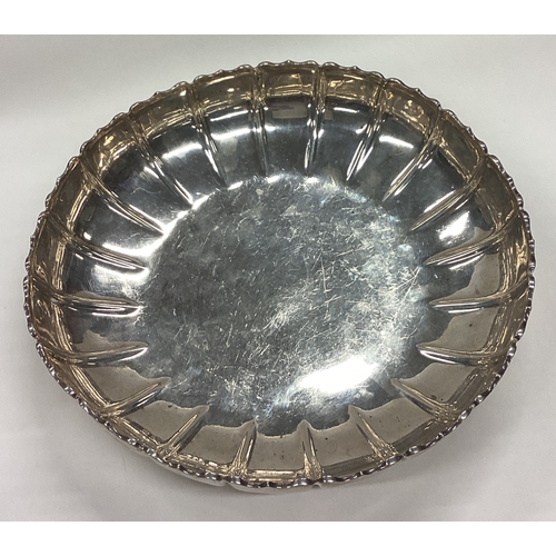 127 - A large Victorian silver strawberry dish in the Georgian style. London 1900. Approx. 392 grams. Est.... 