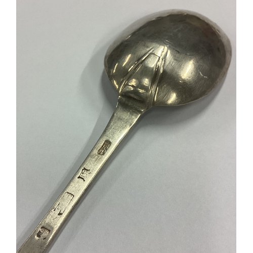 132 - An Antique 17th / 18th Century Scottish silver trefid spoon. Approx. 61 grams. Est. £60 - £80.