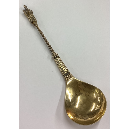 161 - An Antique early silver gilt Apostle spoon. Approx. 59 grams. Est. £50 - £80.