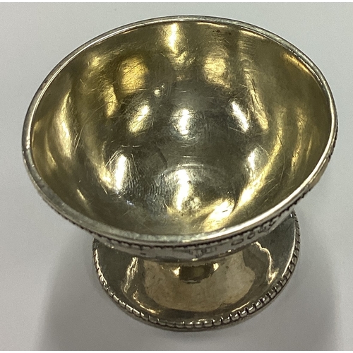 165 - A Victorian silver egg cup. London 1867. By Henry Holland. Approx. 28 grams. Est. £30 - £40.