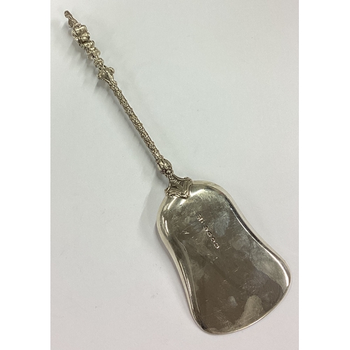 166 - A large Victorian silver ice cream spoon. London 1886. By John Aldwinckle & Thomas Slater. Approx. 1... 