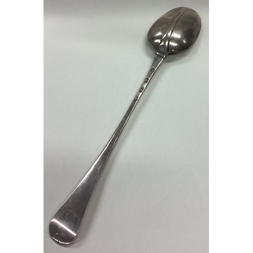 177 - A large 18th Century silver rat tail serving spoon. London 1727. By Walter Tweedie. Approx. 129 gram... 