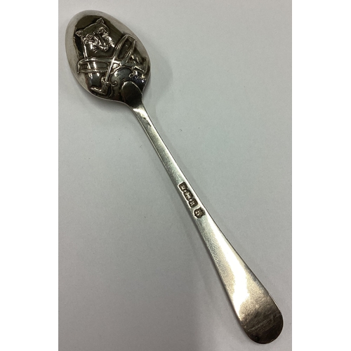 194 - A silver picture back spoon decorated with foxes in the Georgian style. Sheffield 1902. Approx. 13 g... 