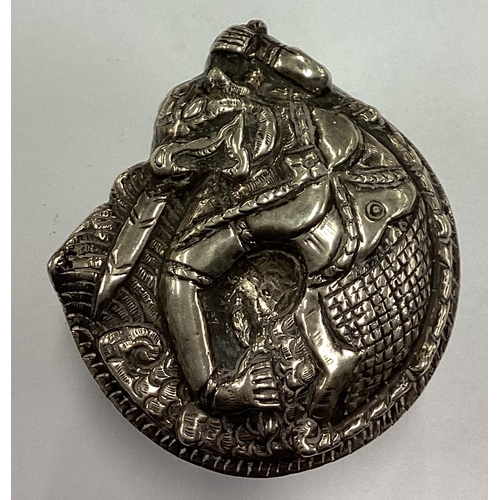 220 - A rare Indian silver snuff box with lift-off cover depicting a fighter. Approx. 72 grams. Est. £60 -... 