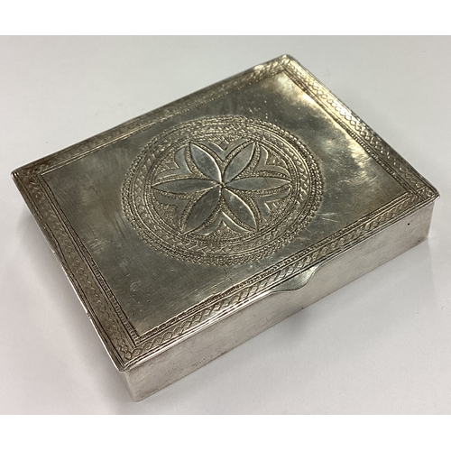 224 - A large Continental silver snuff box with hinged lid. Approx. 64 grams. Est. £60 - £80.