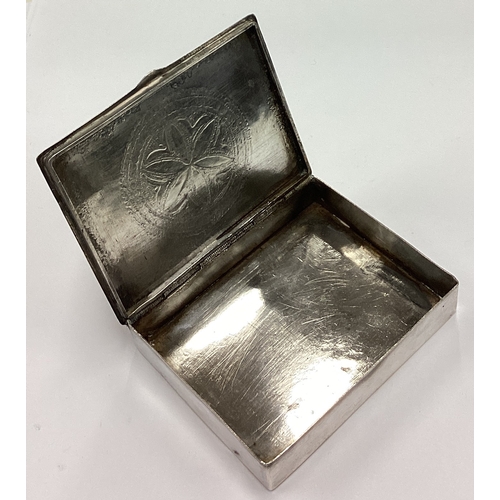 224 - A large Continental silver snuff box with hinged lid. Approx. 64 grams. Est. £60 - £80.