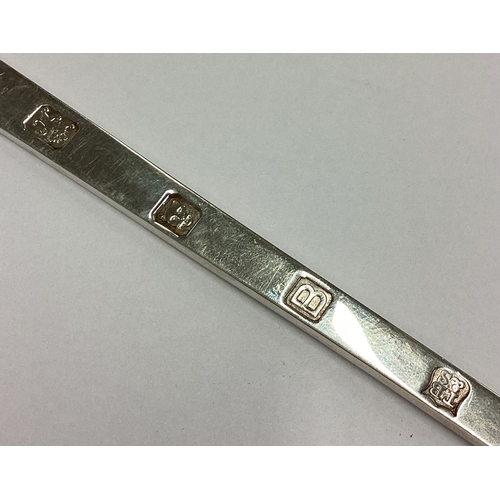 229 - An early style silver bottom marked spoon with double crest to terminal. London 1937. Approx. 44 gra... 