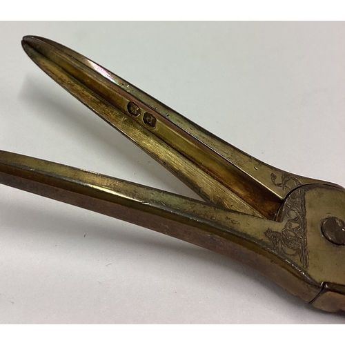 231 - A pair of George III silver gilt grape scissors. London 1830. By William Chawner. Approx. 72 grams. ... 