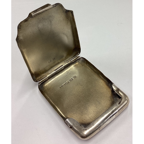 235 - A rare silver match holder with hinged lid. Birmingham 1922. Approx. 26 grams. Est. £20 - £30.