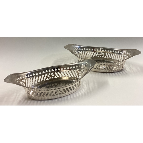 237 - A matched pair of pierced silver baskets. Birmingham / London 1909. By Goldsmiths & Silversmiths. Ap... 