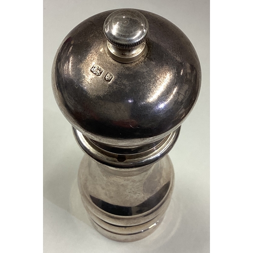 24 - A large silver pepper mill. Marked to top and base. London 1971. Approx. 247 grams. Est. £100 - £150... 