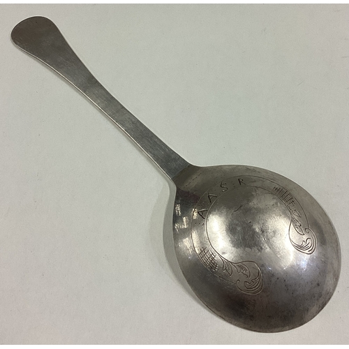 25 - An early 18th Century Scandinavian silver spoon with fine engraving. Approx. 35 grams. Est. £200 - £... 