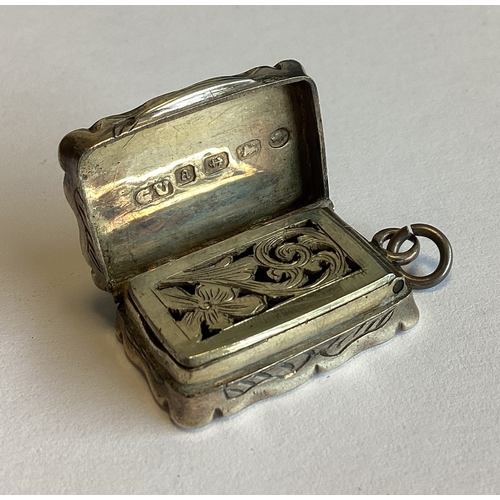 270 - An engraved George III silver vinaigrette. Birmingham 1811. By George Unite. Approx. 12 grams. Est. ... 