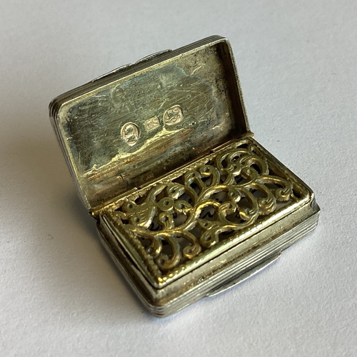 275 - A silver vinaigrette. Birmingham 1824. By John Shaw. Approx. 11 grams. Est. £100 - £150.