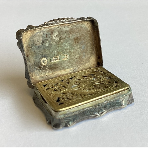 283 - A Victorian silver vinaigrette. London 1848. By Nathaniel Mills. Approx. 14 grams. Est. £120 - £150.