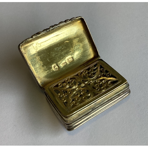 285 - A silver vinaigrette. Birmingham 1830. By Thomas Newbold. Approx. 18 grams. Est. £120 - £150.