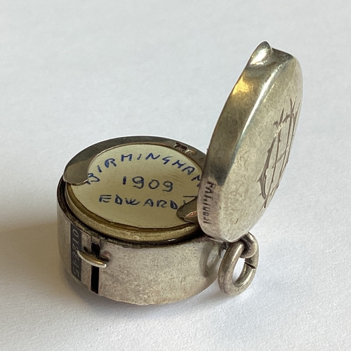 292 - A rare silver sovereign case with enamelled counter to side. Birmingham 1909. Approx. 22 grams. Est.... 