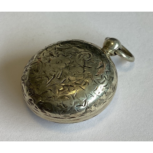 303 - An unusual silver sovereign case. Birmingham 1902. Approx. 14 grams. Est. £60 - £80.