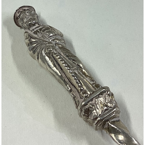 33 - A heavy Antique silver Apostle spoon. Approx. 75 grams. Est. £60 - £80.