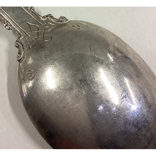 33 - A heavy Antique silver Apostle spoon. Approx. 75 grams. Est. £60 - £80.