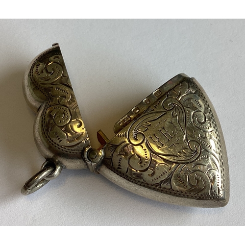 362 - A heart-shaped silver vesta case. Birmingham 1898.  Approx. 19 grams. Est. £60 - £80.