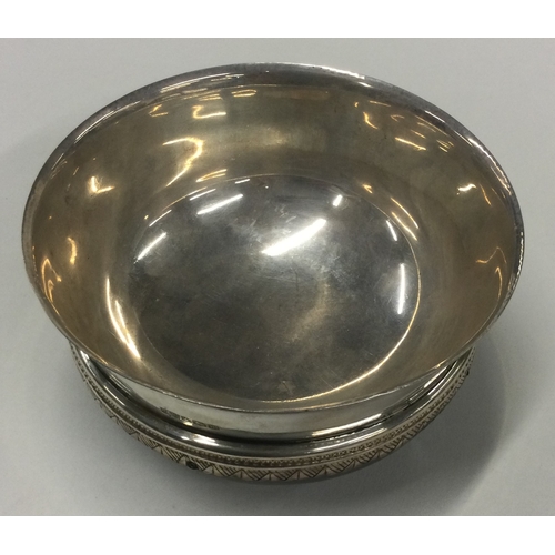 370 - A good silver and wood brazier. Sheffield. 1929. By D&M. Approx. 209 grams. Est. £80 - £120.