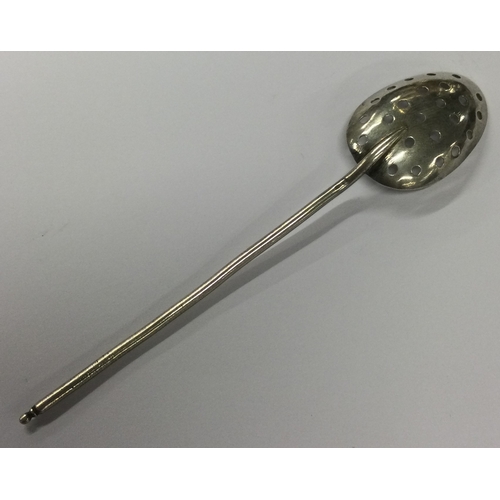 375 - A Georgian silver mote spoon. London 1906. Approx. 7 grams. Est. £60 - £80.