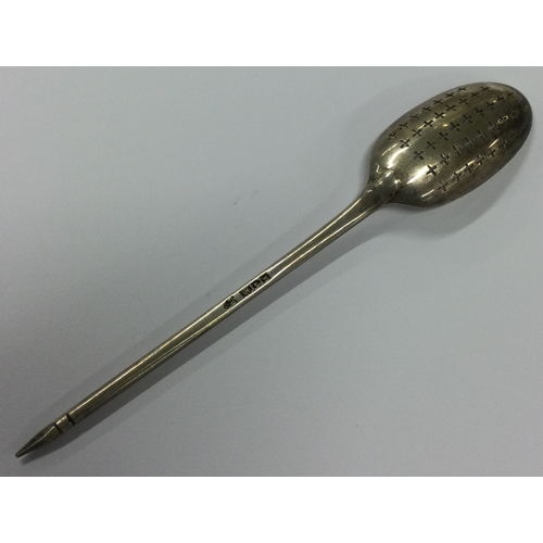 376 - A Georgian silver mote spoon. Approx. 12 grams. Est. £50 - £80.