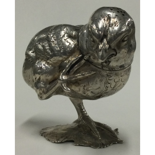 378 - A rare oversized Victorian silver pepper in the form of a chick. Approx. 146 grams. Est. £300 - £500... 