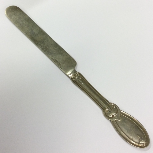 397 - A large American silver butter knife. Approx. 45 grams. Est. £40 - £60.