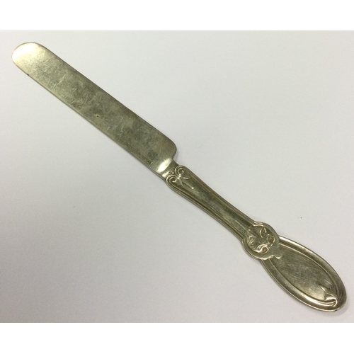 399 - A large American silver butter knife. Approx. 45 grams. Est. £40 - £60.