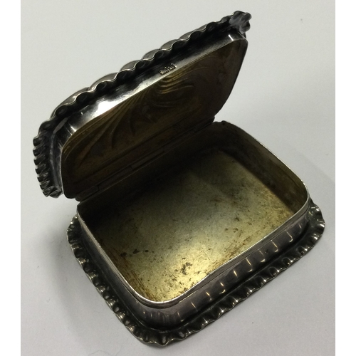 412 - A silver snuff box. Birmingham 1887. Approx. 38 grams. Est. £40 - £60.