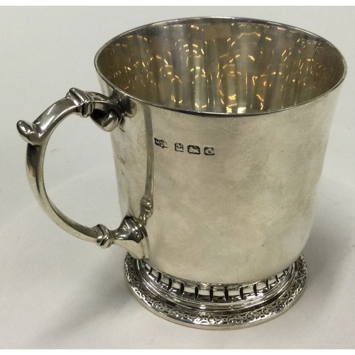 418 - A silver christening mug. Birmingham 1926. Approx. 149 grams. Est. £80 - £120.