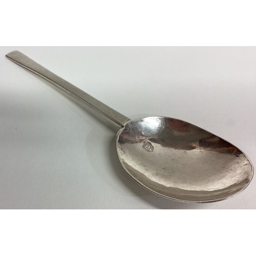 424 - A rare silver Puritan spoon of tapering form. By TA (Jackson's page 124). Circa 1650. Approx. 37 gra... 