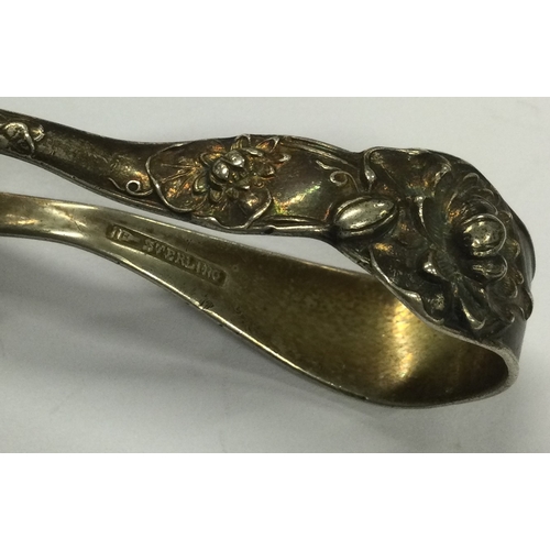 439 - A George III silver caddy spoon. London 1793. Approx. 19 grams. Est. £40 - £60.