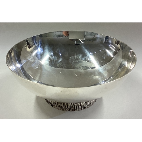 457 - A fine silver bowl with bark decoration to base. Sheffield 1973. By SG. Approx. 307 grams. Est. £200... 