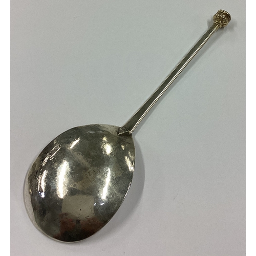 471 - An early 16th Century seal top spoon. Approx. 32 grams. Est. £800 - £1200.