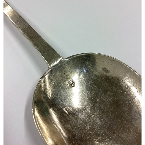 473 - A large 17th Century West Country silver trefid spoon. Maker's mark struck twice. Approx. 33 grams. ... 