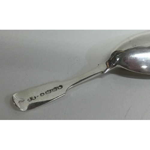 478 - A Victorian silver caddy spoon with floral decoration. London. By EE. Approx. 15 grams. Est. £40 - £... 