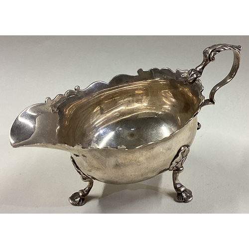 483 - An 18th Century silver sauce boat. Marked to base. London 1752. Approx. 154 grams. Est. £100 - £150.