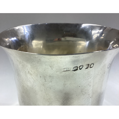 497 - A Georgian silver beaker. London 1831. By William Hewitt. Approx. 103 grams. Est. £200 - £250.