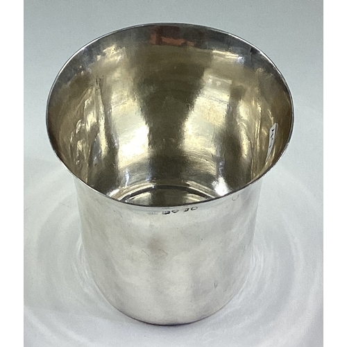 497 - A Georgian silver beaker. London 1831. By William Hewitt. Approx. 103 grams. Est. £200 - £250.