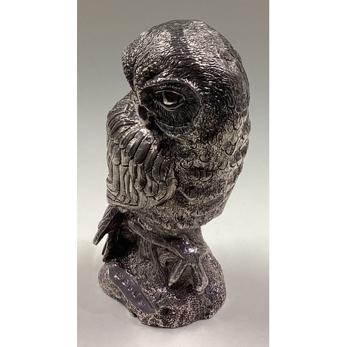 498 - A large and heavy Naturalistic silver figure of an owl. Sheffield 2001. By CS. Approx. 743 grams of ... 