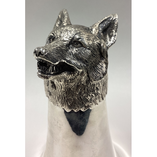 526 - A fine silver fox head stirrup cup. London 1969. By Richard Comyns. Approx. 265 grams. Est. £800 - £... 