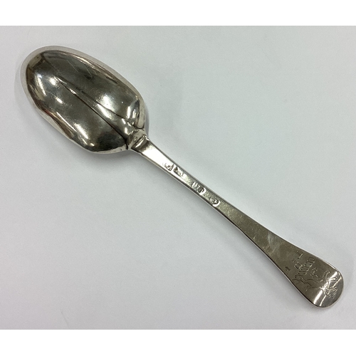 552 - An 18th Century silver bottom marked rat tail spoon decorated with rare animal crest to centre. Lond... 