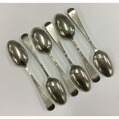 555 - A set of six 18th Century silver spoons. Maker's and lion mark only. By Thomas Wallis. Approx. 100 g... 