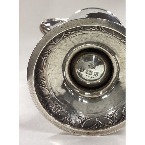 602 - A fine Arts & Crafts silver water jug. Birmingham 1912. By Alexander Clarke. Approx. 344 grams. Est.... 