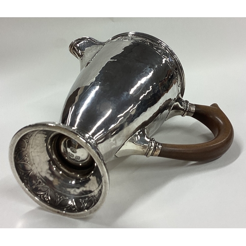 602 - A fine Arts & Crafts silver water jug. Birmingham 1912. By Alexander Clarke. Approx. 344 grams. Est.... 