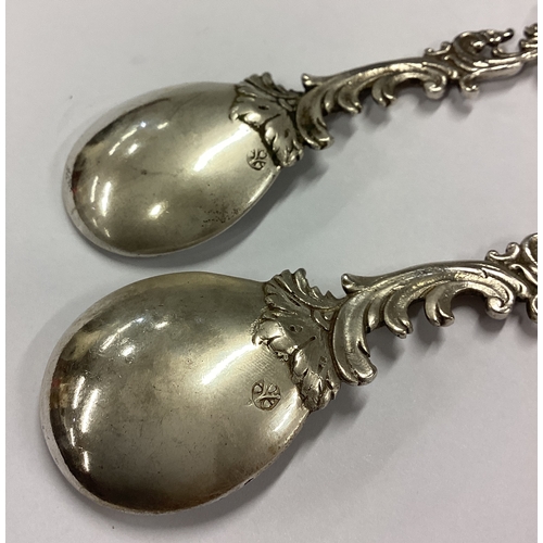 605 - A Pair of Antique silver spoons cast with cherubs. Approx. 74 grams. Est. £60 - £80.